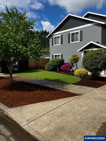 209 Pioneer Dr, Silverton, OR 97381