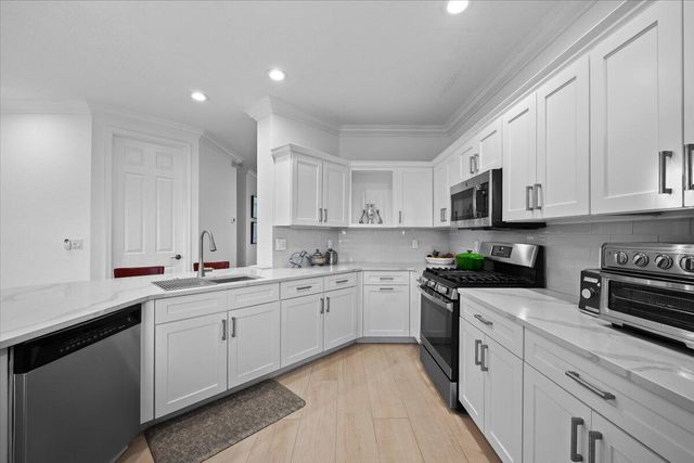 653 Castle Drive, Palm Beach Gardens, FL 33410