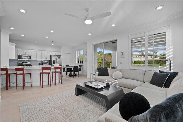 653 Castle Drive, Palm Beach Gardens, FL 33410