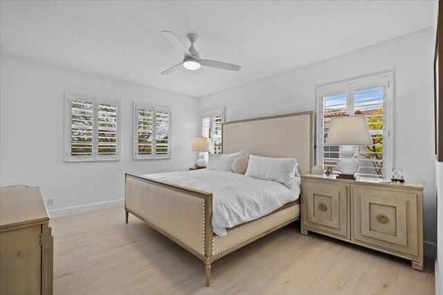 653 Castle Drive, Palm Beach Gardens, FL 33410