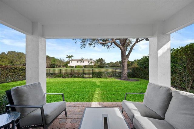 653 Castle Drive, Palm Beach Gardens, FL 33410