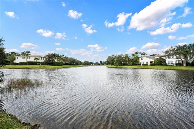 653 Castle Drive, Palm Beach Gardens, FL 33410