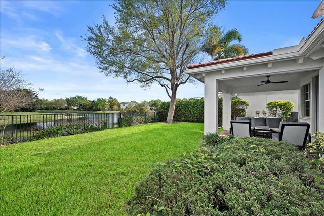 653 Castle Drive, Palm Beach Gardens, FL 33410