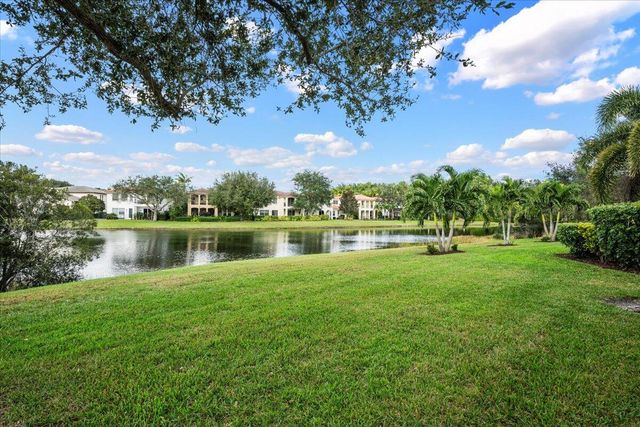 653 Castle Drive, Palm Beach Gardens, FL 33410