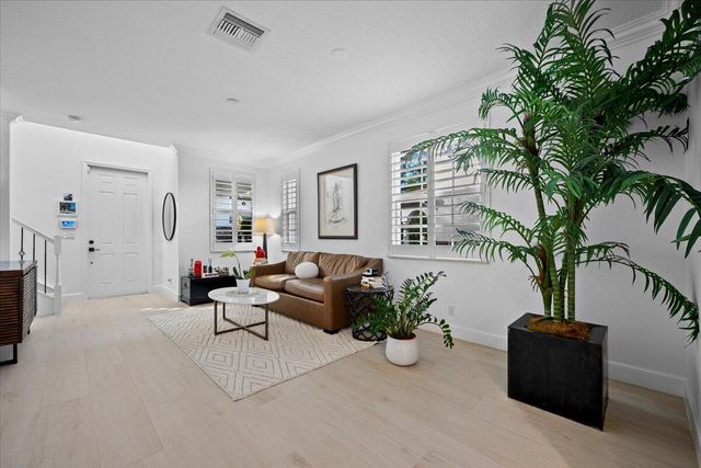 653 Castle Drive, Palm Beach Gardens, FL 33410