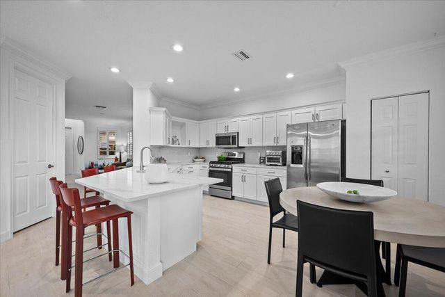 653 Castle Drive, Palm Beach Gardens, FL 33410