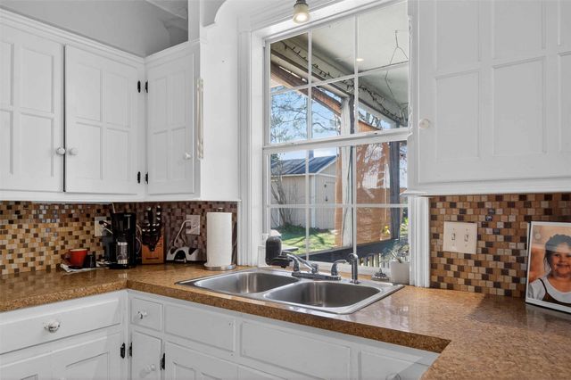 3593 Walnut Hill Drive, Flint, TX 75762