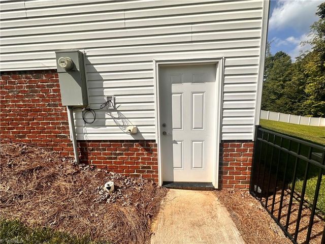 7625 Monty Drive, Kernersville, NC 27284