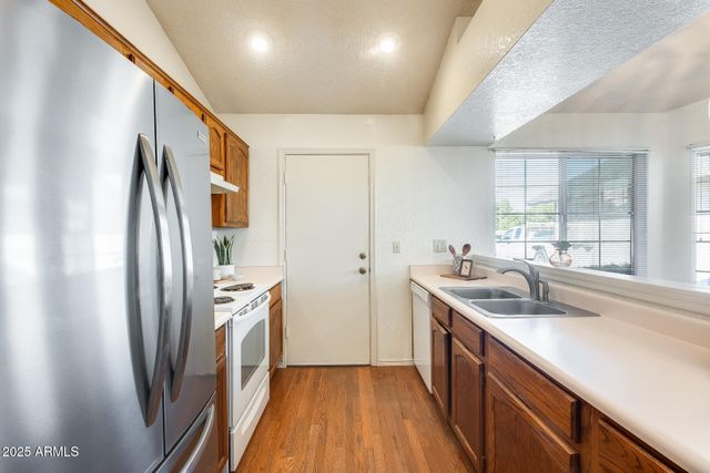 8709 W SAINT JOHN Road, Peoria, AZ 85382