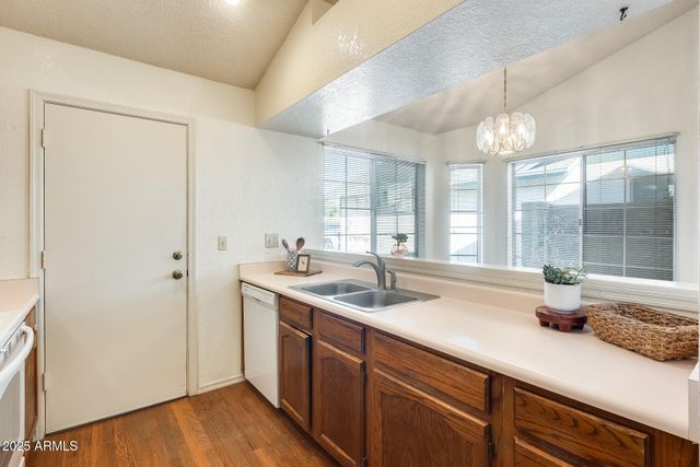 8709 W SAINT JOHN Road, Peoria, AZ 85382