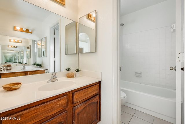 8709 W SAINT JOHN Road, Peoria, AZ 85382