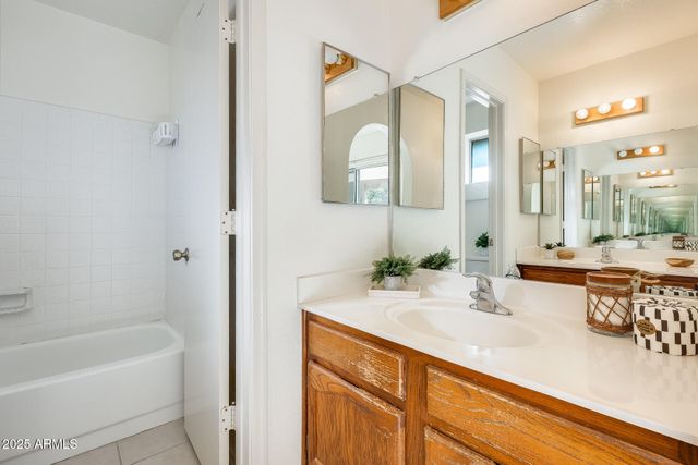 8709 W SAINT JOHN Road, Peoria, AZ 85382