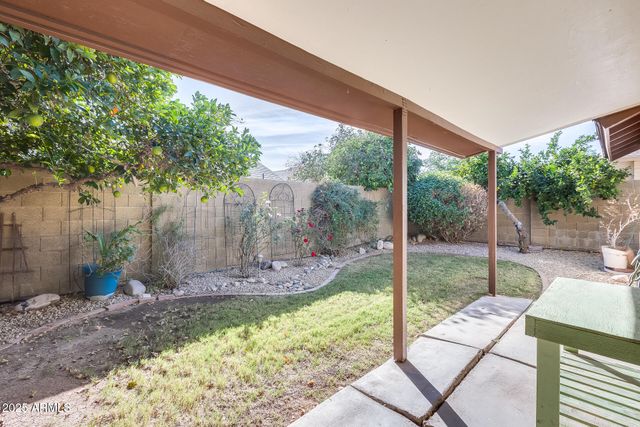 8709 W SAINT JOHN Road, Peoria, AZ 85382