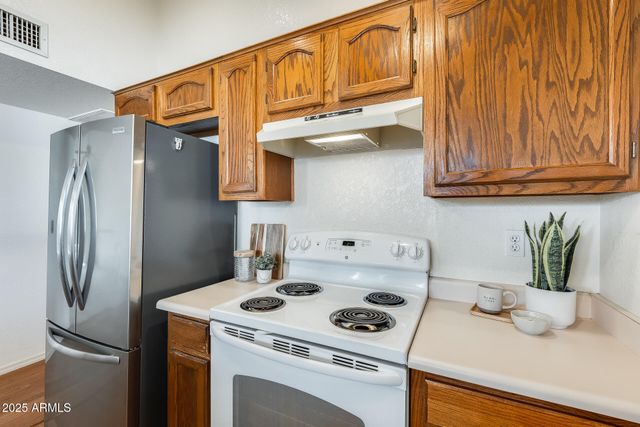 8709 W SAINT JOHN Road, Peoria, AZ 85382