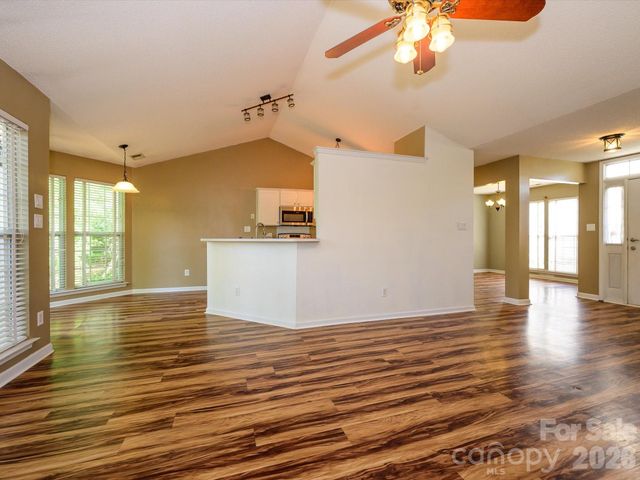 9005 Shenington Place, Charlotte, NC 28216