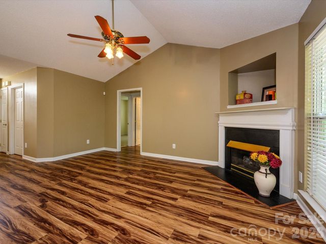 9005 Shenington Place, Charlotte, NC 28216