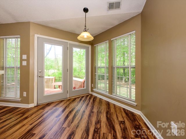 9005 Shenington Place, Charlotte, NC 28216