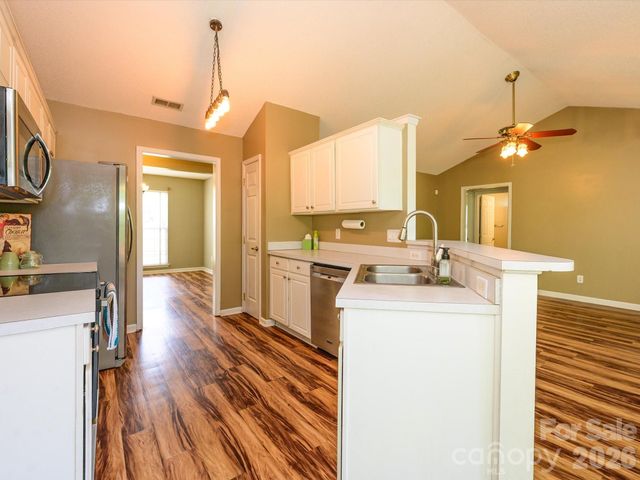 9005 Shenington Place, Charlotte, NC 28216