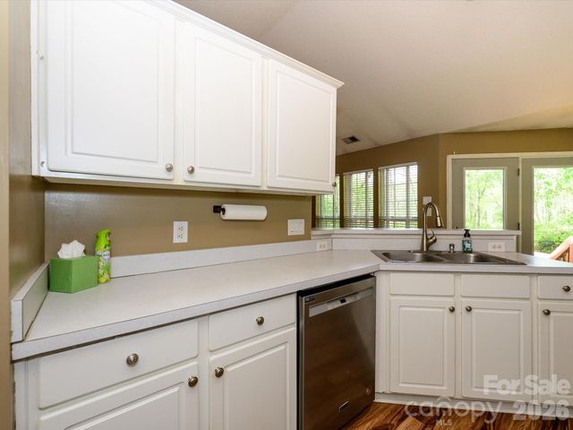 9005 Shenington Place, Charlotte, NC 28216