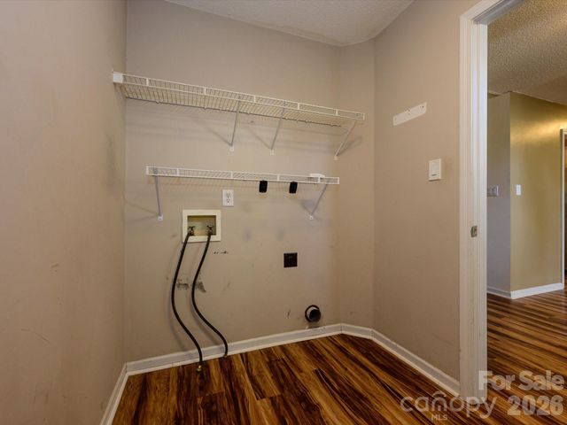 9005 Shenington Place, Charlotte, NC 28216