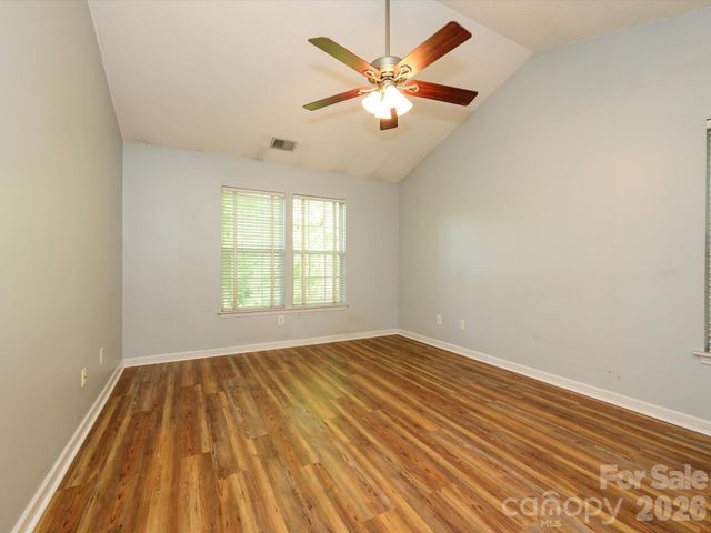 9005 Shenington Place, Charlotte, NC 28216