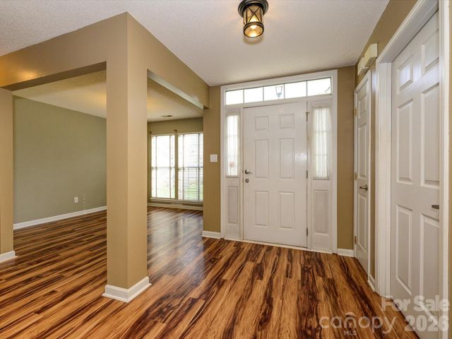 9005 Shenington Place, Charlotte, NC 28216