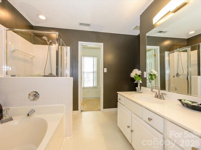 9005 Shenington Place, Charlotte, NC 28216