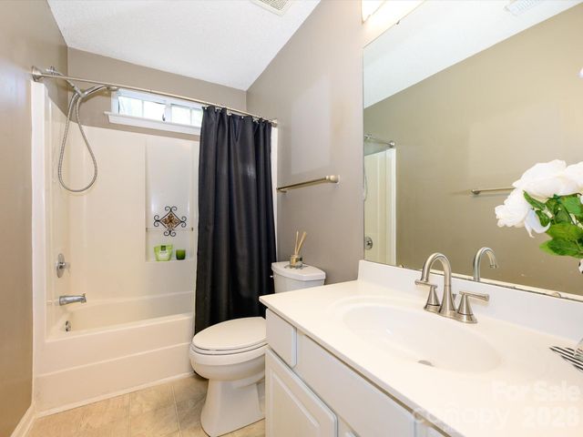 9005 Shenington Place, Charlotte, NC 28216