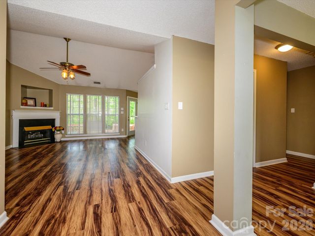 9005 Shenington Place, Charlotte, NC 28216