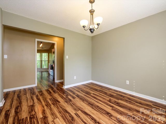 9005 Shenington Place, Charlotte, NC 28216