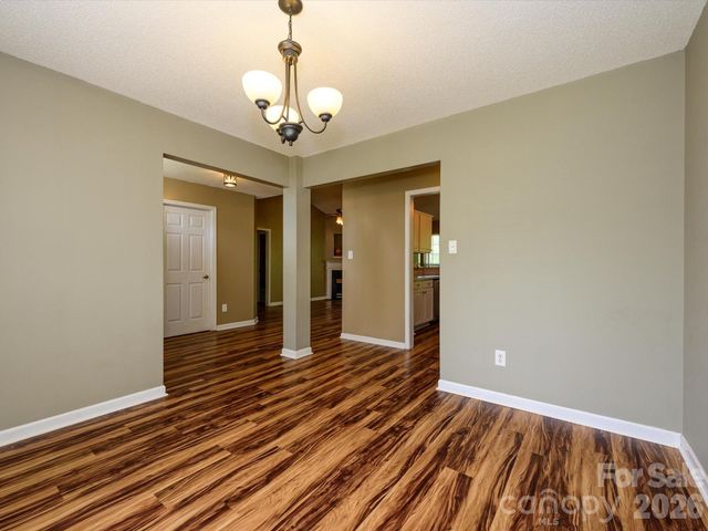 9005 Shenington Place, Charlotte, NC 28216