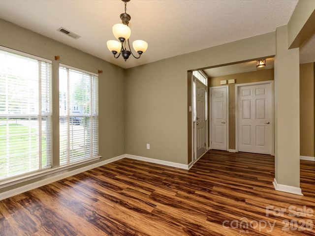 9005 Shenington Place, Charlotte, NC 28216