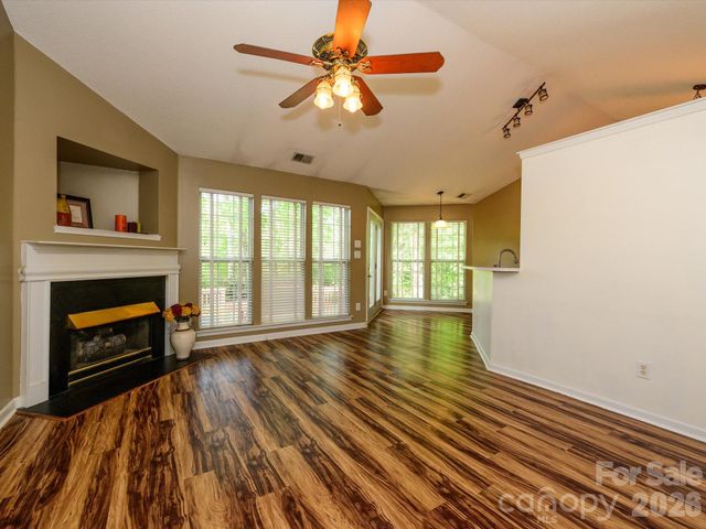 9005 Shenington Place, Charlotte, NC 28216