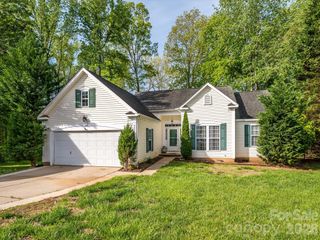 9005 Shenington Place, Charlotte, NC 28216