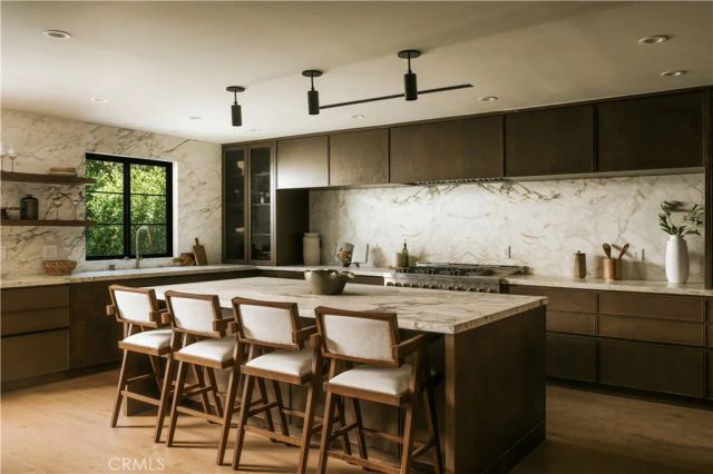 5114 Cedros Avenue, Sherman Oaks, CA 91403