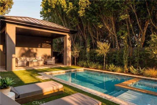 5114 Cedros Avenue, Sherman Oaks, CA 91403