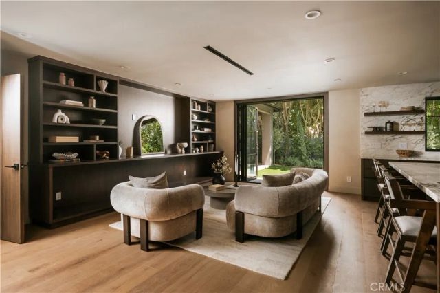 5114 Cedros Avenue, Sherman Oaks, CA 91403