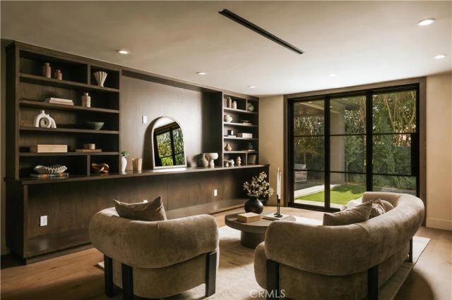 5114 Cedros Avenue, Sherman Oaks, CA 91403