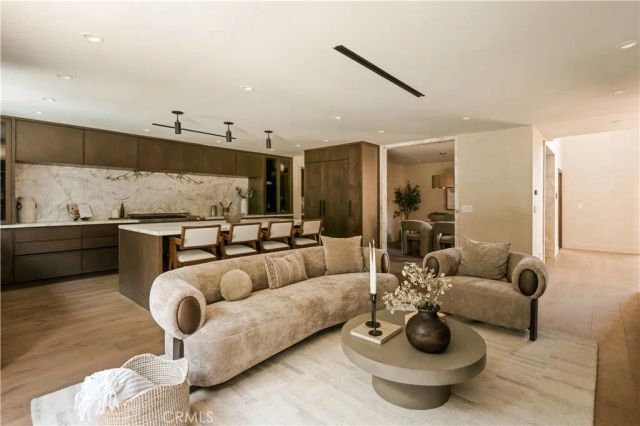 5114 Cedros Avenue, Sherman Oaks, CA 91403