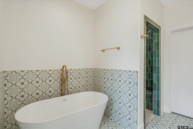 7146 HOLLY SQUARE CT., Tyler, TX 75703