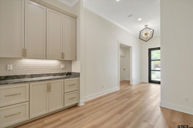 7146 HOLLY SQUARE CT., Tyler, TX 75703