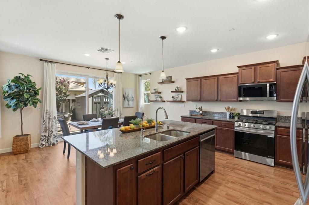 Image 13 of property listing at 7894 Mustard Seed Way, Gilroy, CA 95020