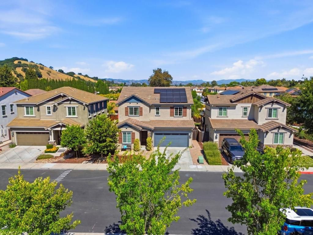 Image 5 of property listing at 7894 Mustard Seed Way, Gilroy, CA 95020