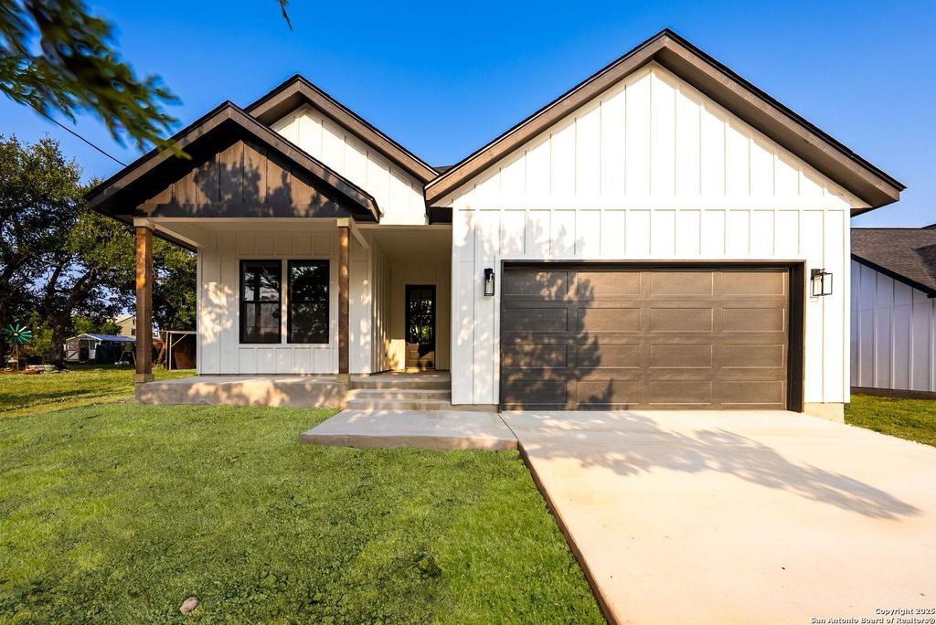 1053 Live Oak DR, Spring Branch, TX 78070