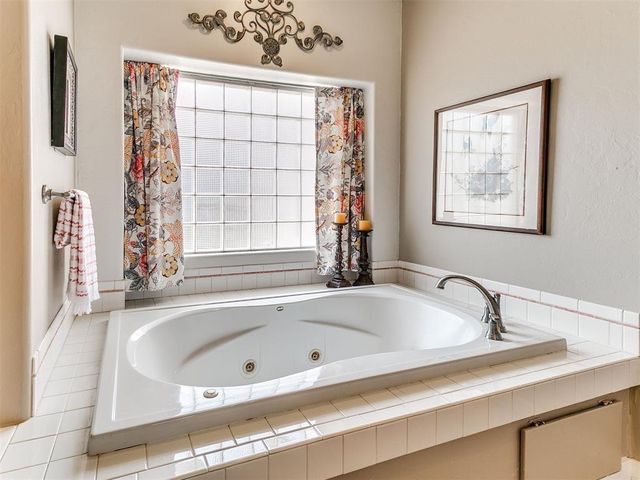 8824 NW 116th Street, Oklahoma City, OK 73162