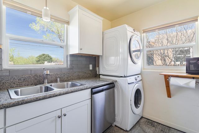 1109 Lafayette Drive NE, Albuquerque, NM 87106