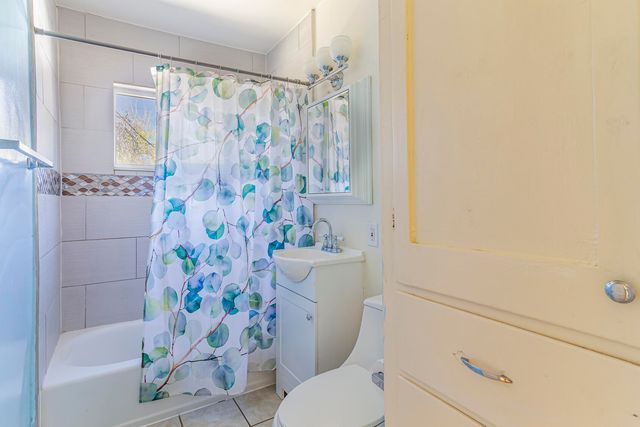 1109 Lafayette Drive NE, Albuquerque, NM 87106