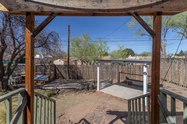 1109 Lafayette Drive NE, Albuquerque, NM 87106