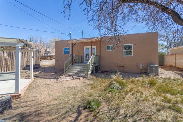1109 Lafayette Drive NE, Albuquerque, NM 87106