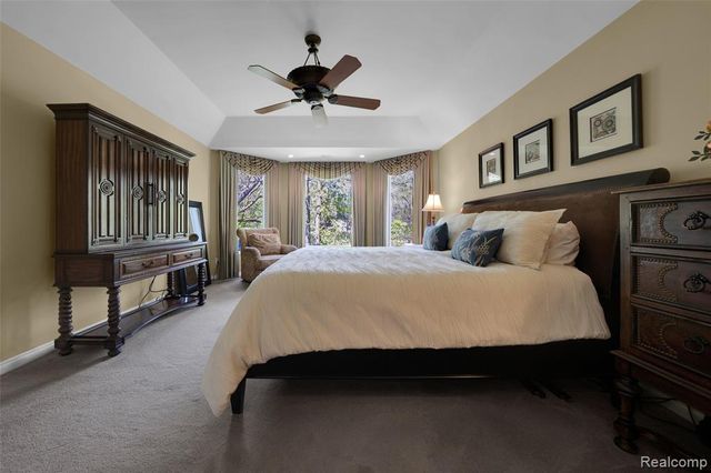 4502 Forest Edge Lane, West Bloomfield, MI 48323